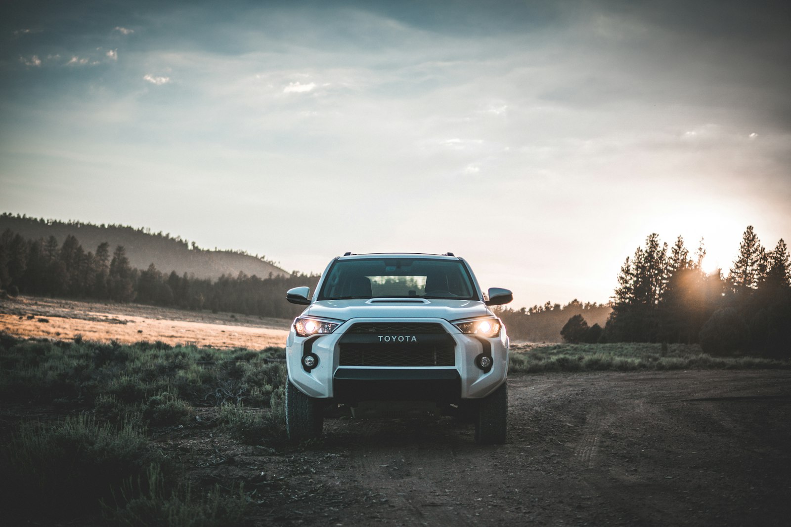 Hvid Toyota parkeret